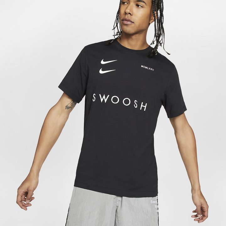 Nike Swoosh fekete férfi póló