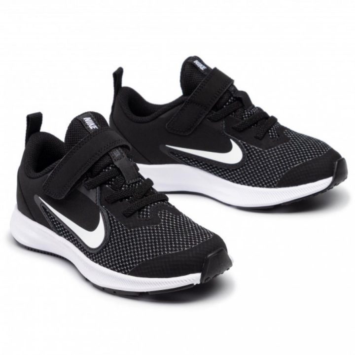Nike Downshifter 9 fekete utcai cipő