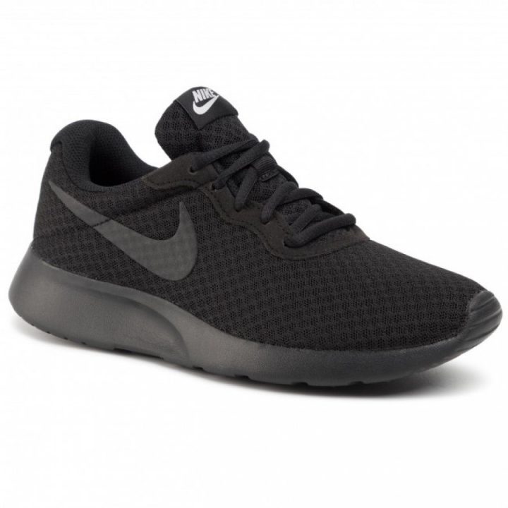 Nike Tanjun fekete utcai cipő