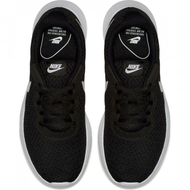 Nike Tanjun fekete utcai cipő