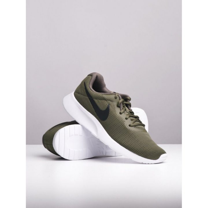 Nike Tanjun zöld férfi utcai cipő