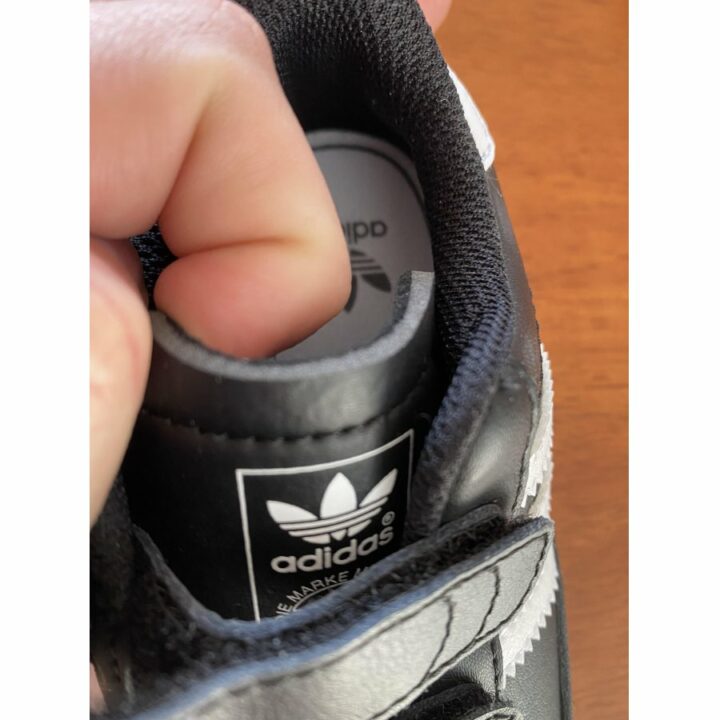 Adidas fekete utcai cipő
