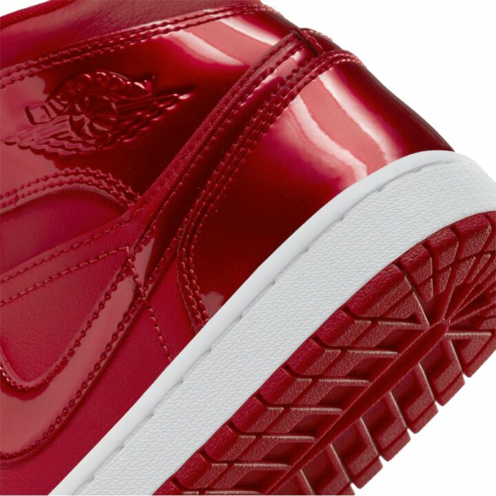 Jordan 1 MID SE piros utcai cipő