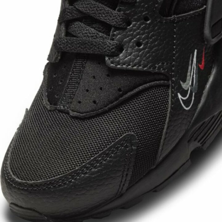 Nike Huaranche RUN WD fekete utcai cipő