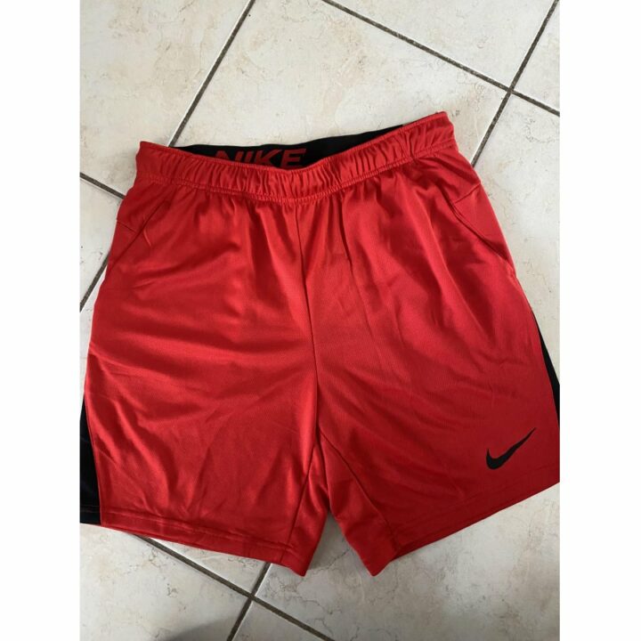 Nike piros férfi rövidnadrág