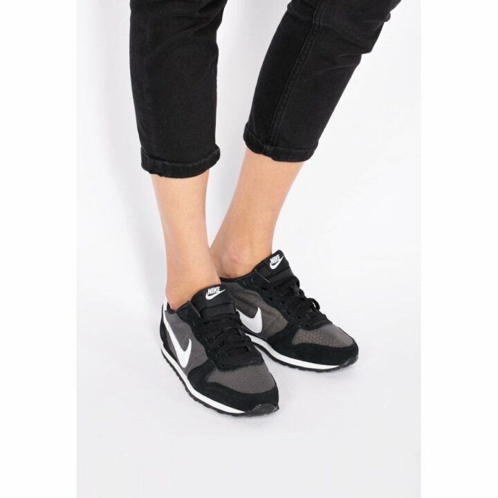 Nike Genicco fekete női utcai cipő