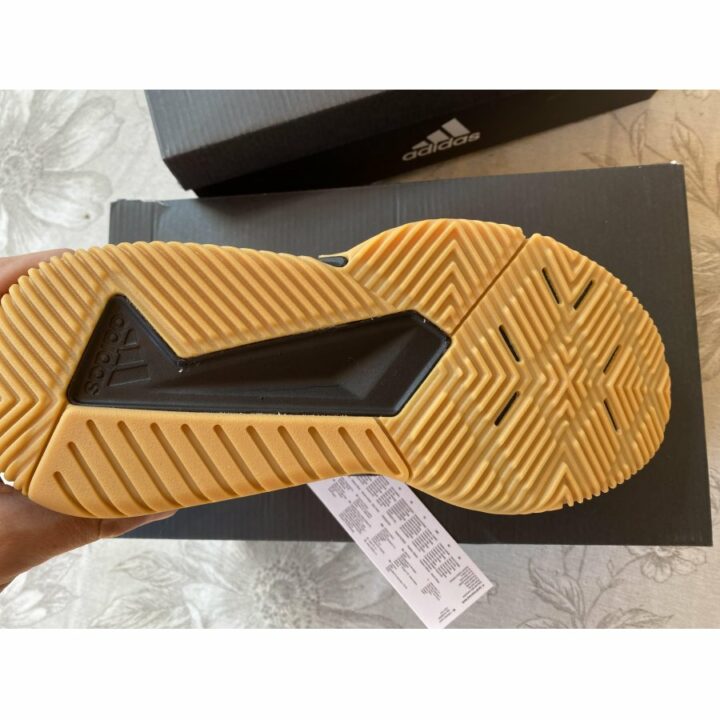 Adidas Essence OG fekete kézilabdacipő