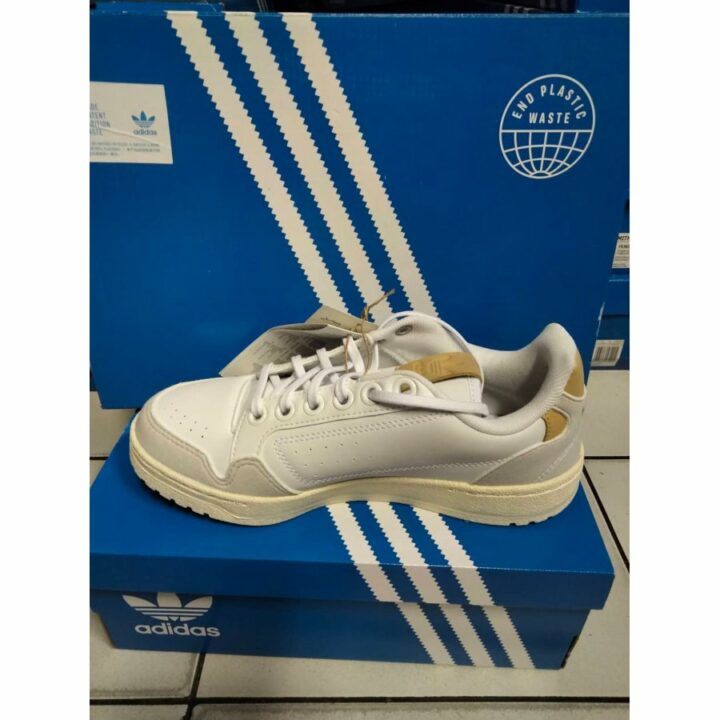 Adidas fehér utcai cipő