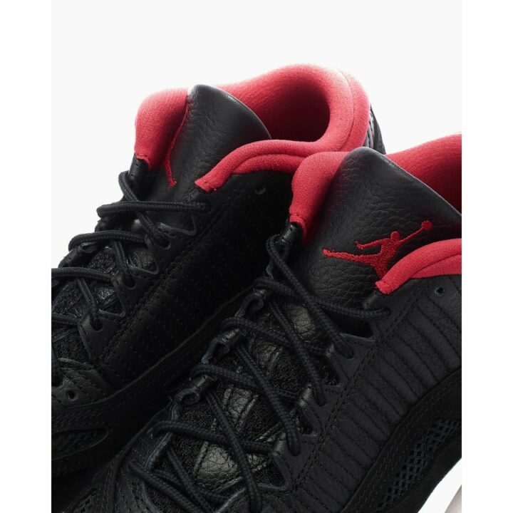 Jordan 11 Low IE Bred fekete utcai cipő