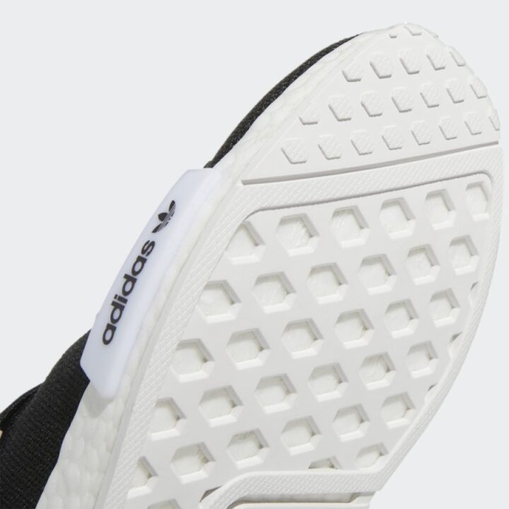 Adidas NMD_R1 fekete utcai cipő
