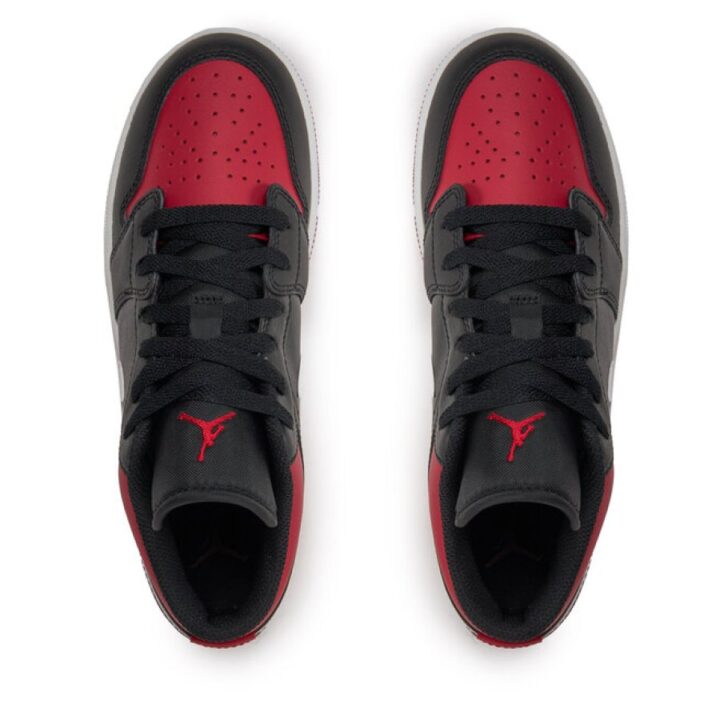 Jordan 1 Low fekete utcai cipő