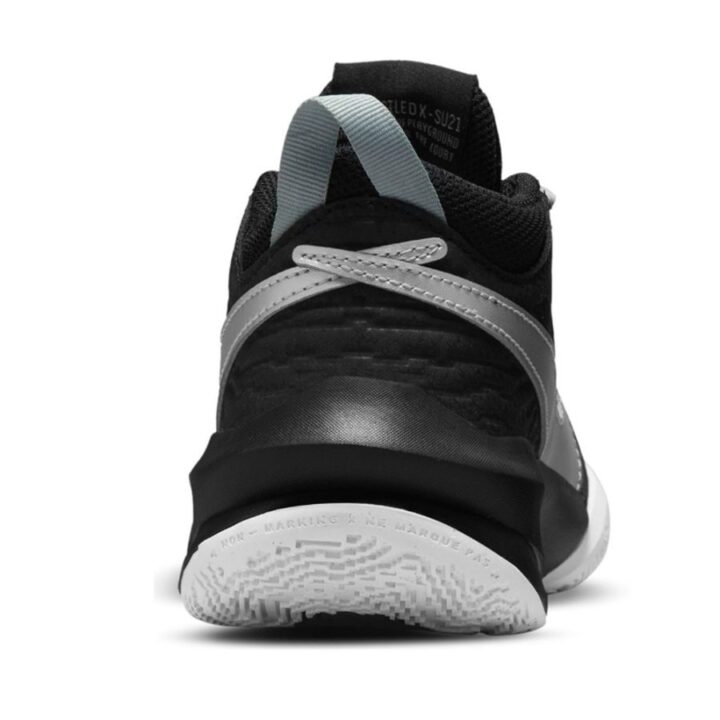 Nike Team Hustle 10 fekete kosárlabdacipő