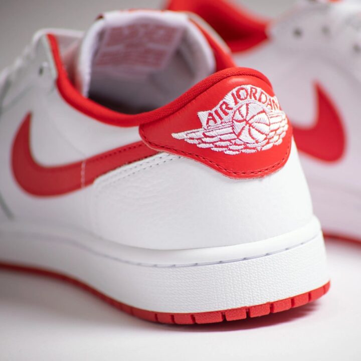Jordan 1 Low OG University Red fehér utcai cipő